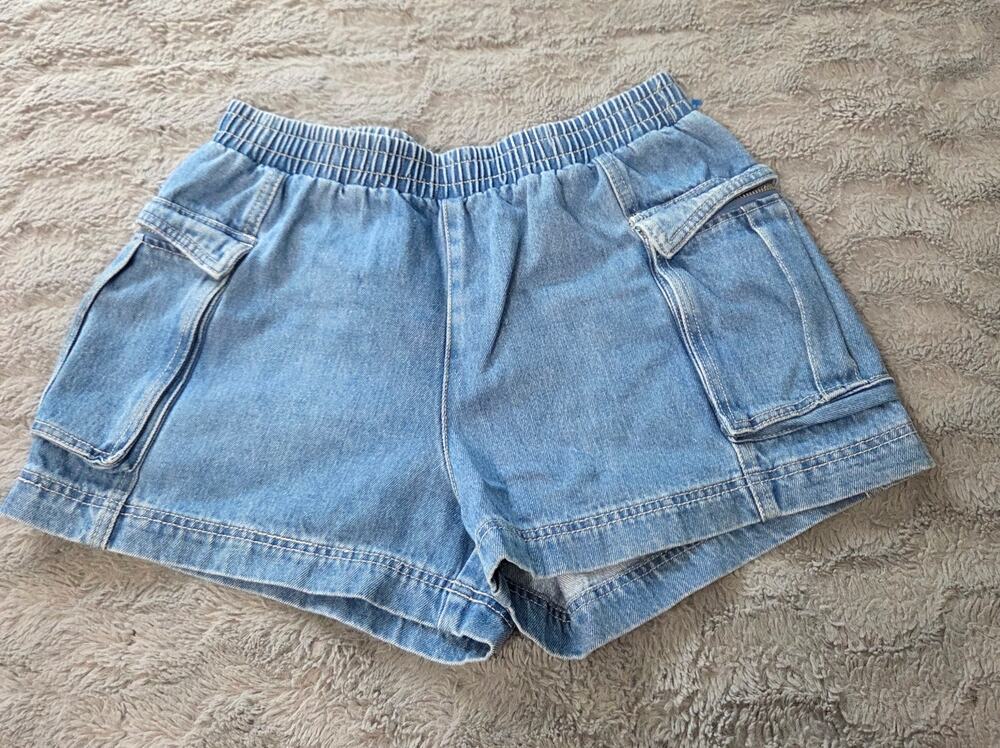 Forever 21 Elastic Waist Shorts Size Medium